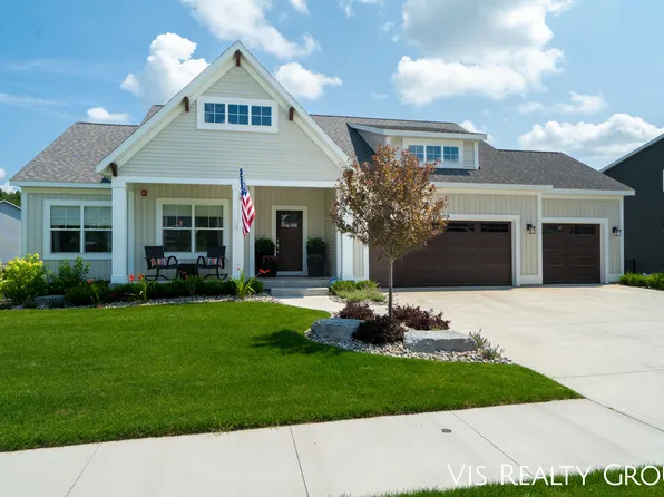 14719 Arcadia Woods Dr, Spring Lake, MI 49456