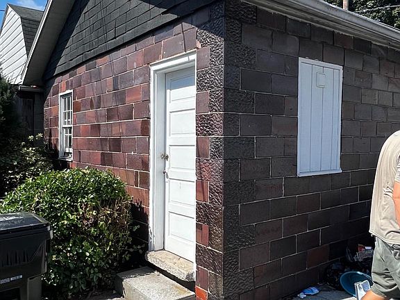 3rd image of 2446 Walnut St