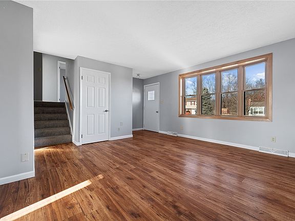 4th image of 216 Brookston Dr