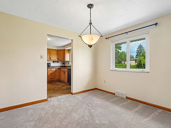 5th image of 102 Manchester Dr