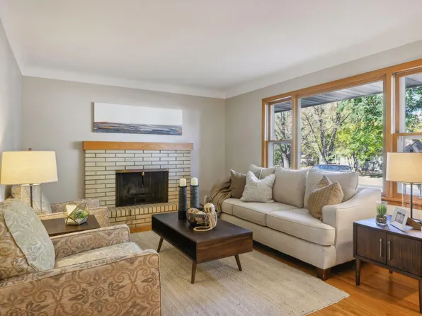 1792 Stanbridge Ave, Roseville, MN 55113