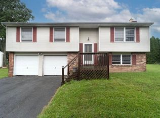 8257 Larkspur Dr, Baldwinsville, NY 13027