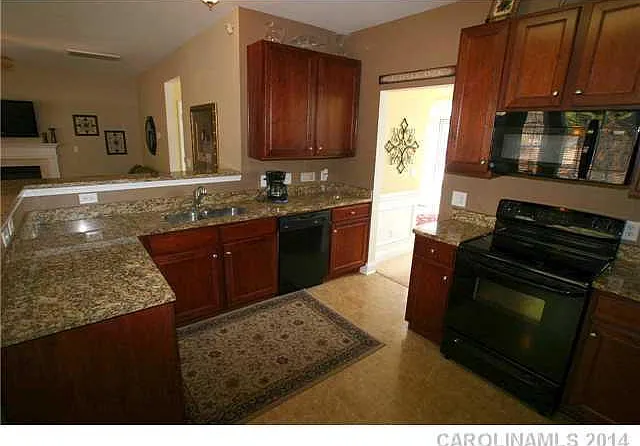 10132 Montrose Dr NW — Photo 7
