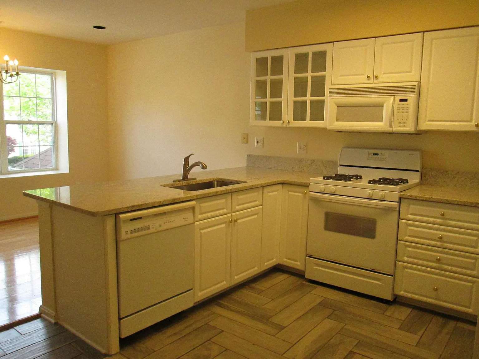 2 bed, 1314 sqft, $2,000 — Photo 4