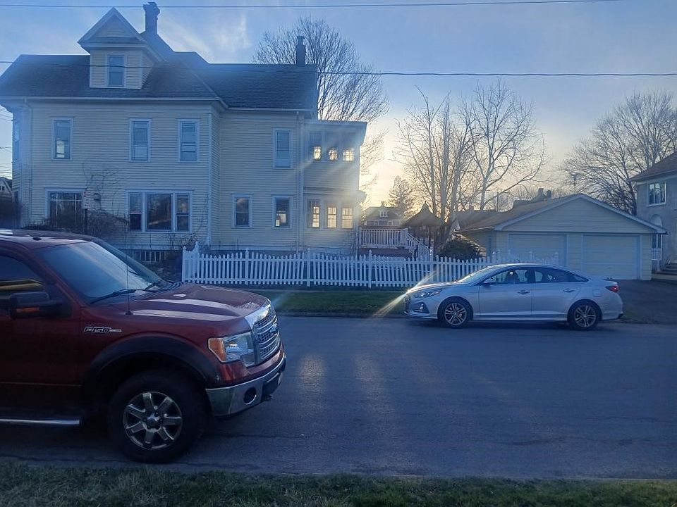 2nd image of 502 W Henley St