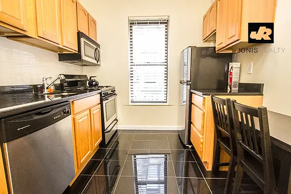 Rented by Jonis Realty | media 7