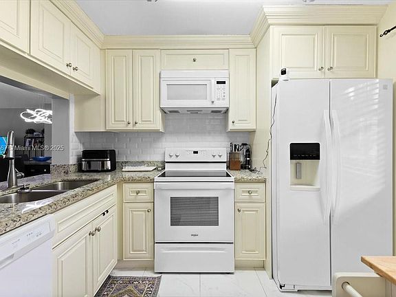 4th image of 10402 Sunrise Lakes Blvd APT 103