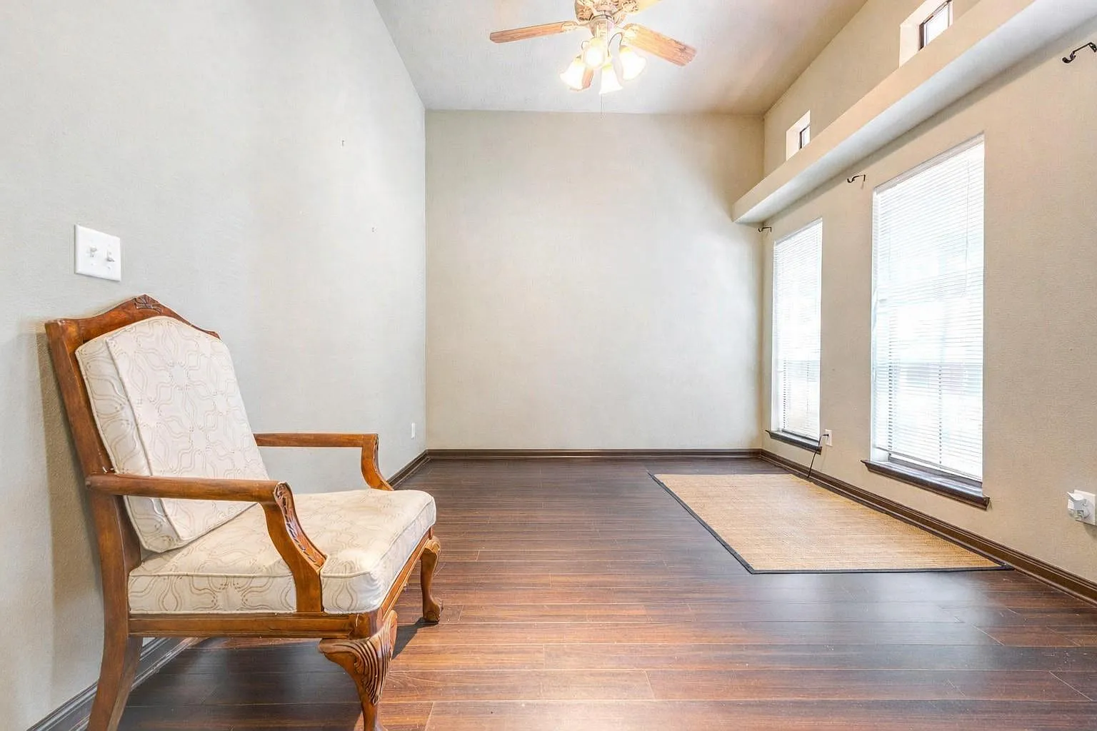 3 bed, 2.0 bath, 1867 sqft, $2,000 — Photo 3
