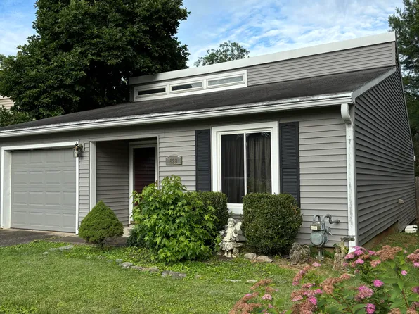 628 Hidden Point Dr, Lexington, KY 40517