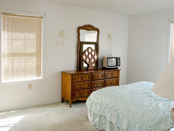4th image of 89 Wind Jammer Ct