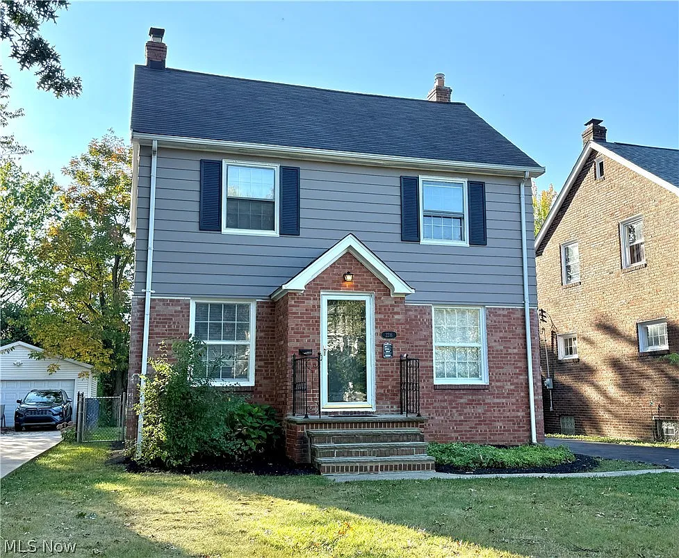2216 Barrington Rd photo 1