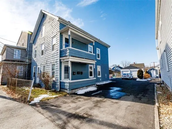 379-381 Metacom Ave, Warren, RI 02885