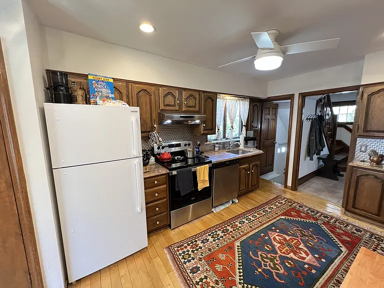 68 Winsor Ave — Photo 10