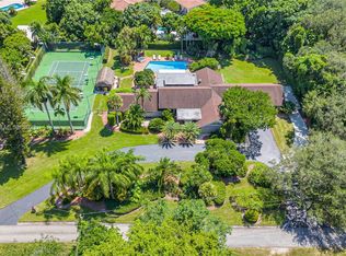 8910 SW 108th St, Miami, FL 33176