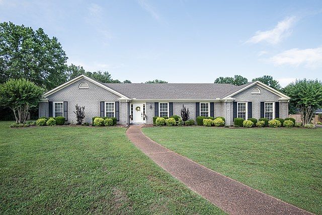 1st image of 125 McKnight Cir