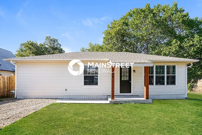 102 Barton Street — Photo 1