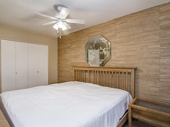 4th image of 2637 W Rose Ln Unit 220