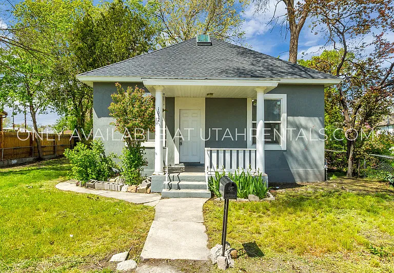 1032 S Jeremy St — Photo 2
