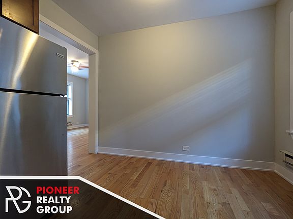 3rd image of 3721 N Pine Grove Ave #3720-3726-W1