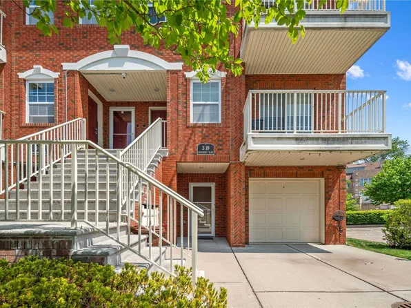 3-19 Weatherly Pl #A, College Point, NY 11356