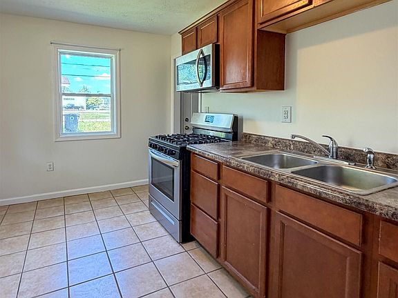 5th image of 2207 S Vine St