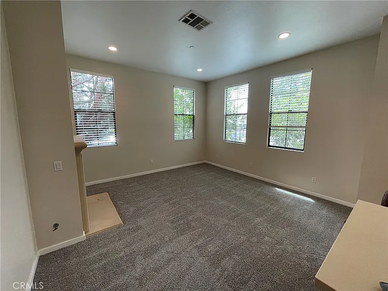 501 W Maple Ave — Photo 32