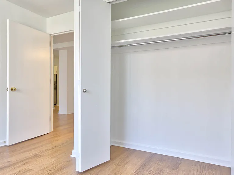180 Riverside Blvd #510 — Photo 49