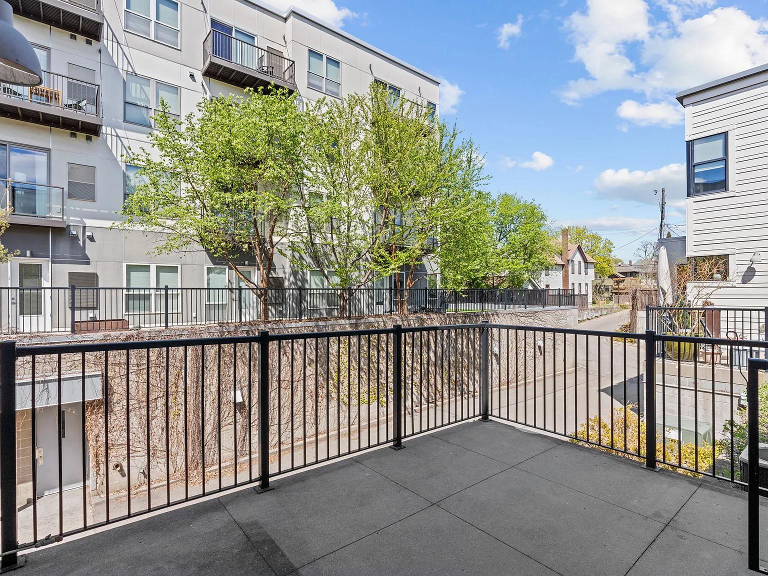 2 bed, 1305 sqft, $2,365 — Photo 4