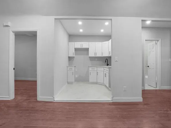 455 East 40th Street image 7 of 24