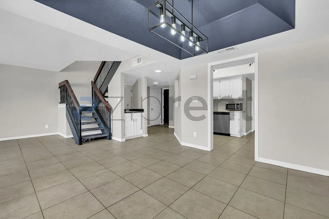 3 bed, 2.5 bath, 1580 sqft, $2,670 — Photo 4