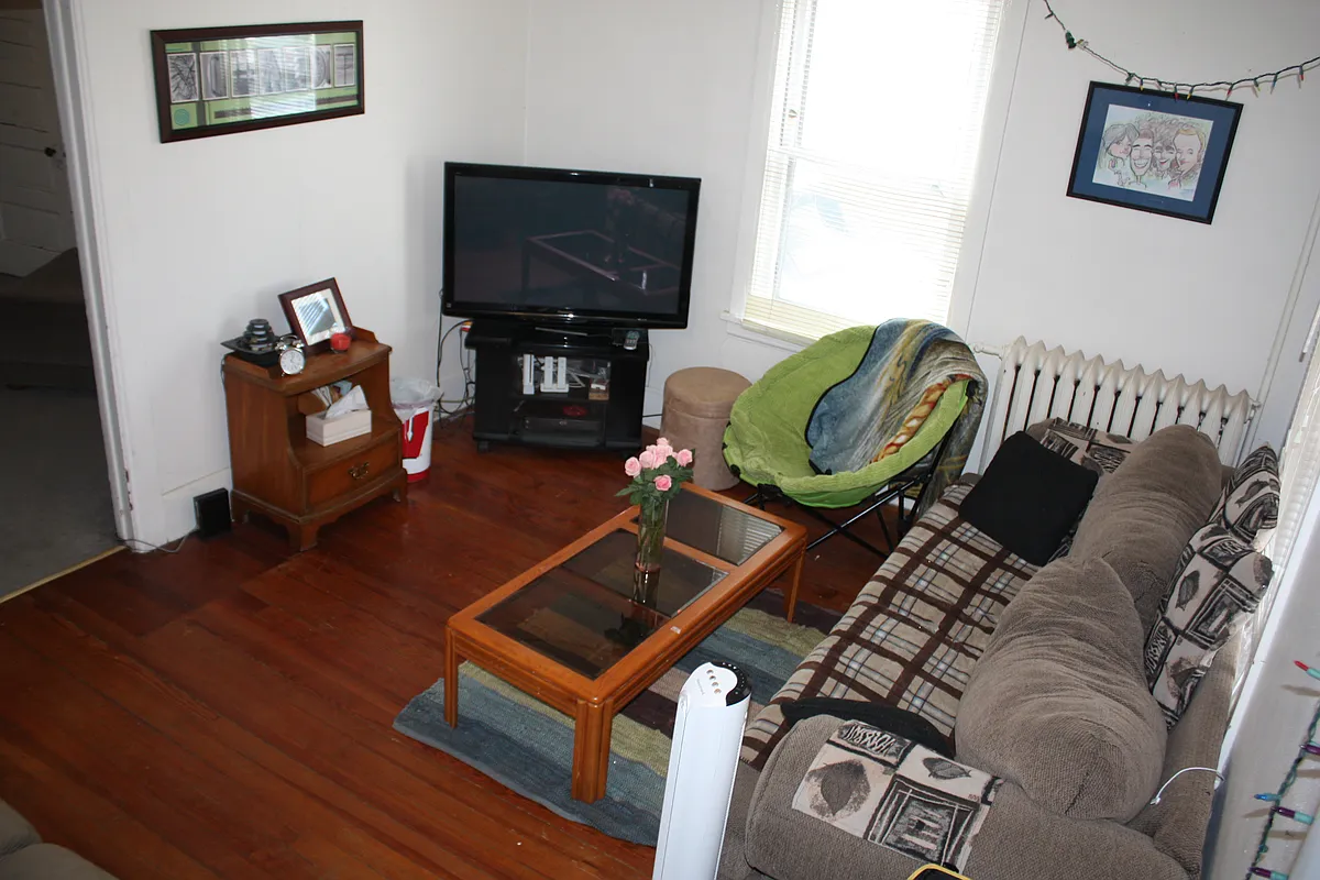 Building Photo - 1121 Emerald St #1