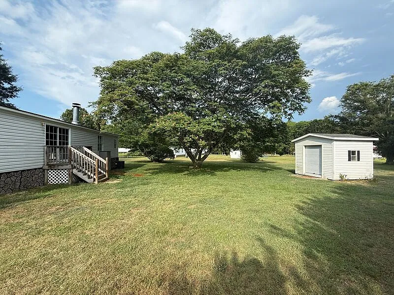 3 bed, 2.0 bath, $1,545 — Photo 2