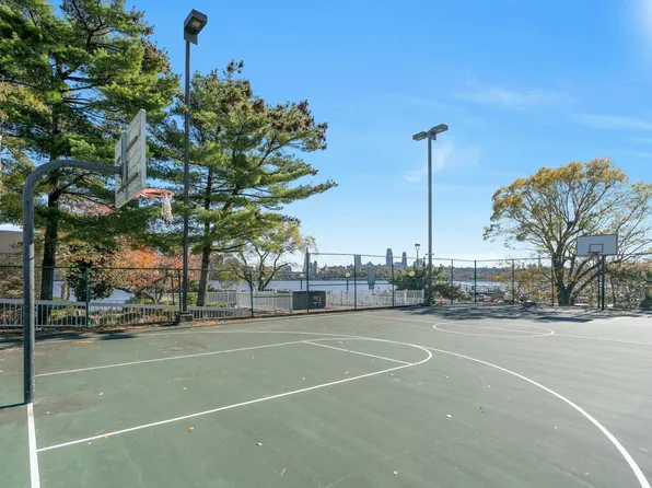 1077 River Road image 30 of 33