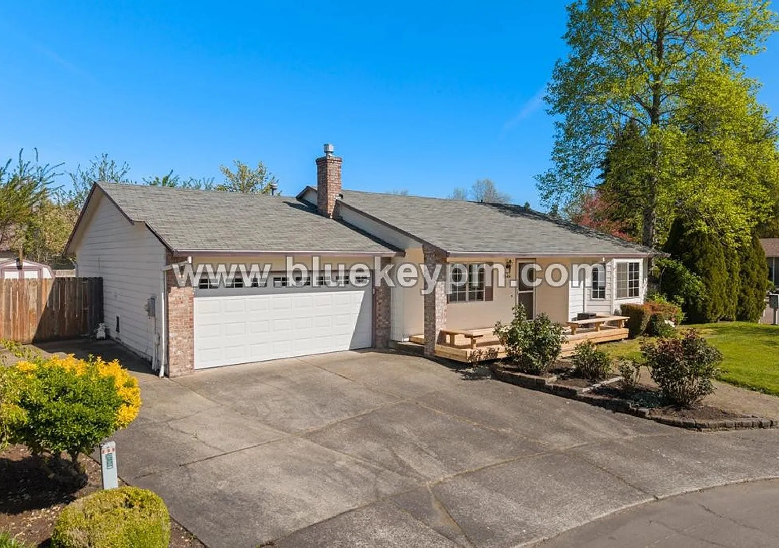 3 Bed, 2 Bath Home in Wilsonville on a Cul-de-sac with Large Backyard — Photo 3