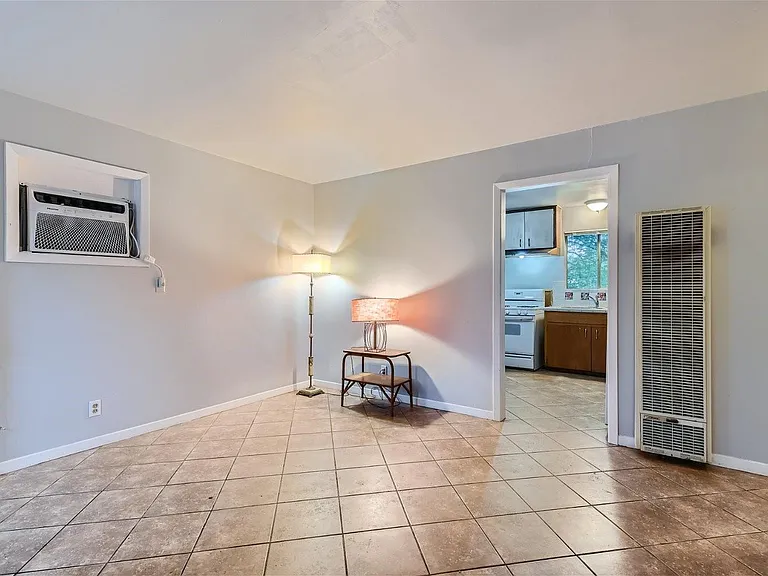 210 W 51st St #A — Photo 7