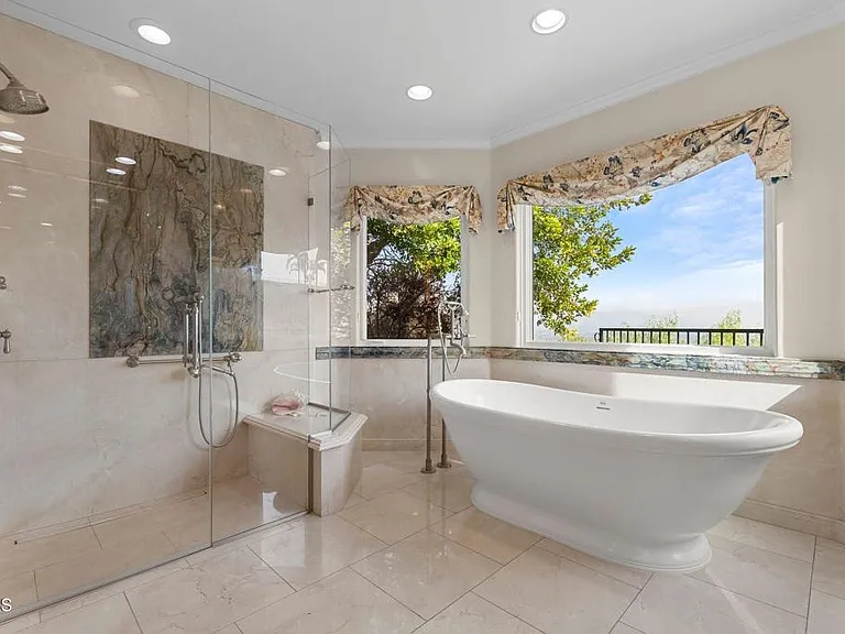 1401 Glen Oaks Blvd — Photo 30