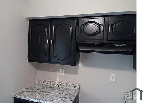 5711 N Park Dr — Photo 2