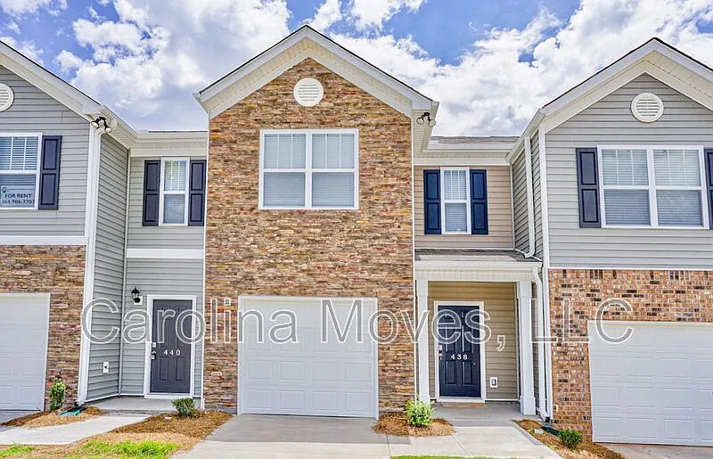 3 bed, 2.5 bath, 1482 sqft, $1,654 — Photo 1