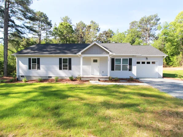 725 E Philadelphia Ave E, Pinebluff, NC 28373