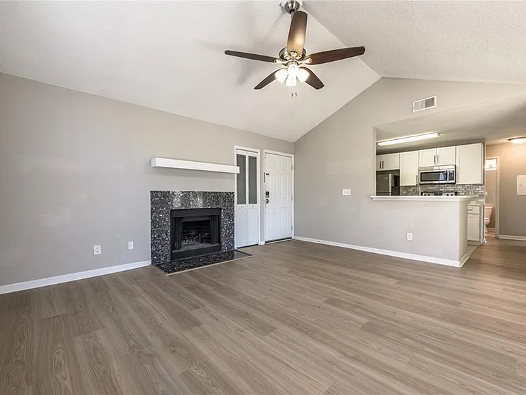 1107 Sandy Lane Dr — Photo 4