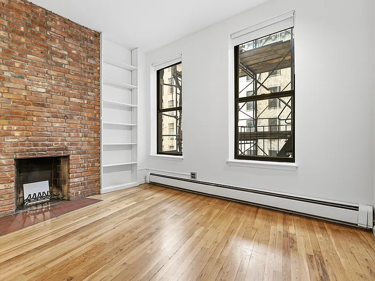 135 W 24th St #3D — Photo 2