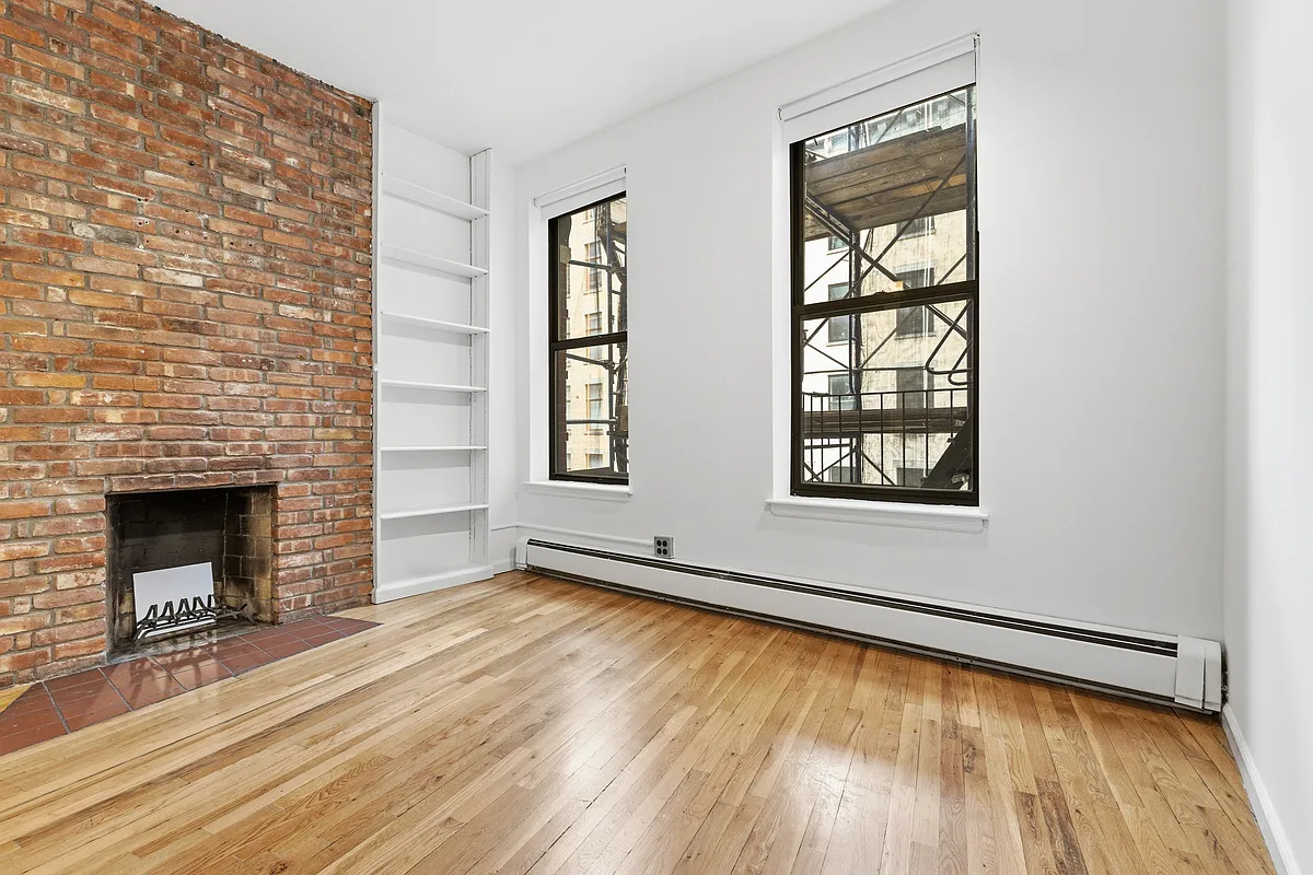 Building Photo - 135 W 24th St #3D