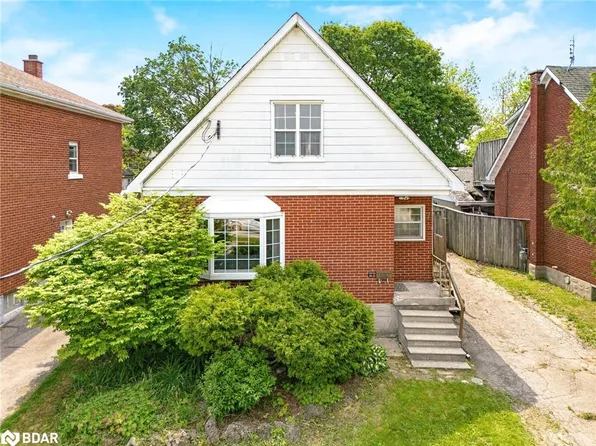 7 Indiana St, Kitchener, ON N2H 2A4