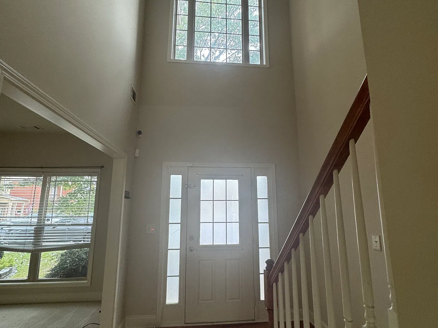 4 bed, 2.5 bath, 2713 sqft, $2,700 — Photo 2