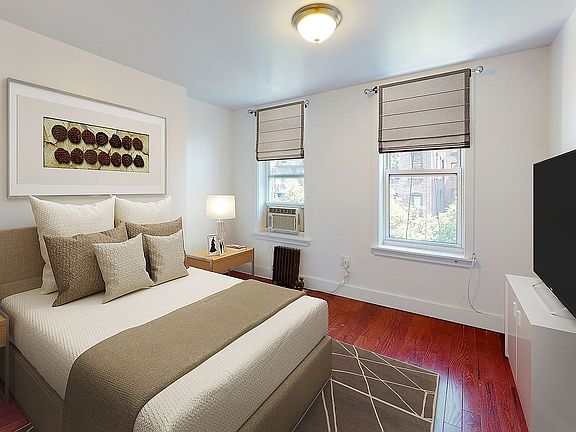 2nd image of 125 E 7th St APT 3E