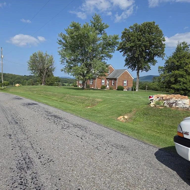 824 Crooked Oak Rd — Photo 1