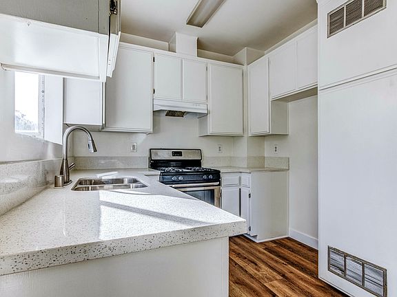 2nd image of 22705 Del Valle St APT 8