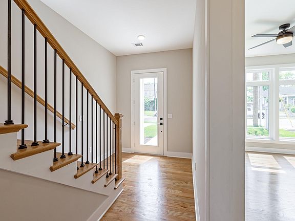 Sunlite entry with 10ft ceilings