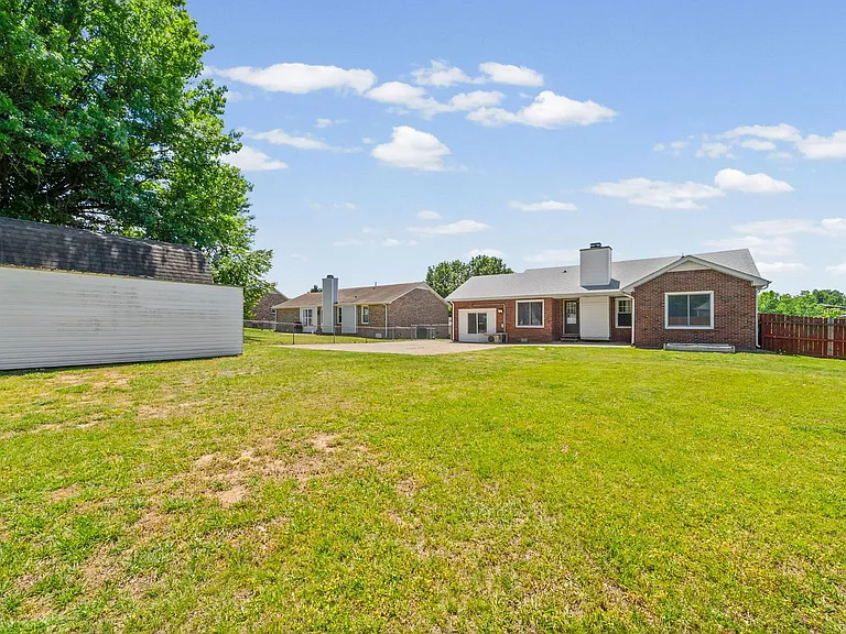 1409 Janet Way Dr — Photo 32