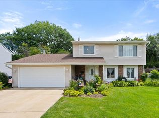 333 Joslyn Dr, Elgin, IL 60120